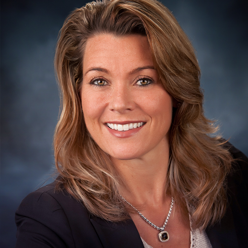 Regina Carls headshot
