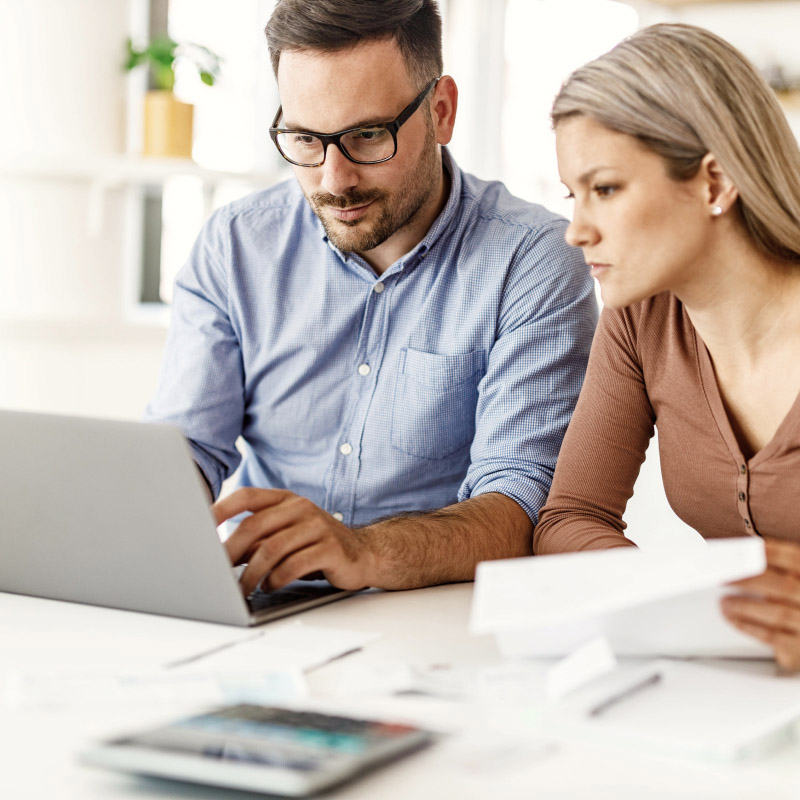 2 people looking at computer