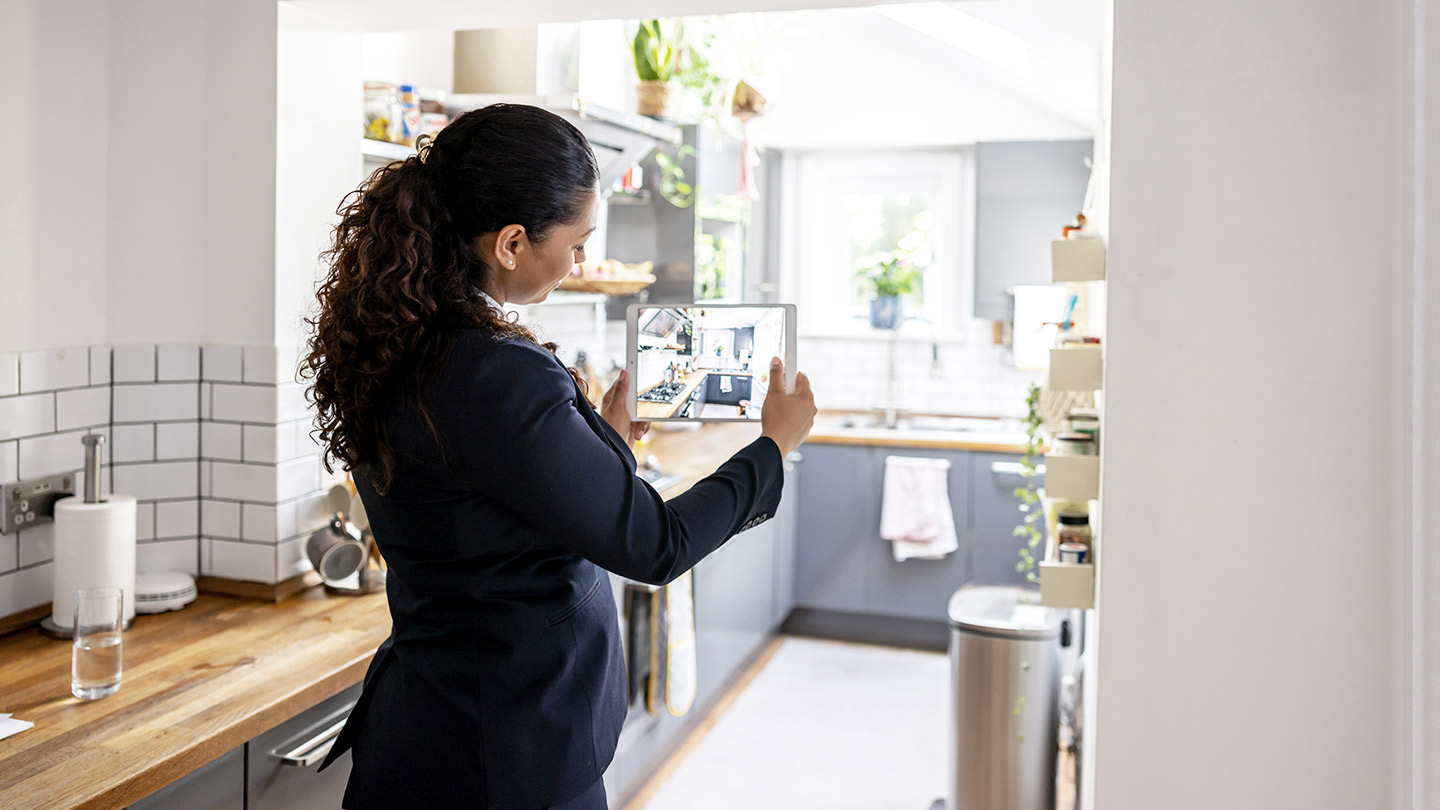 Women in Kitchen with tablet banner